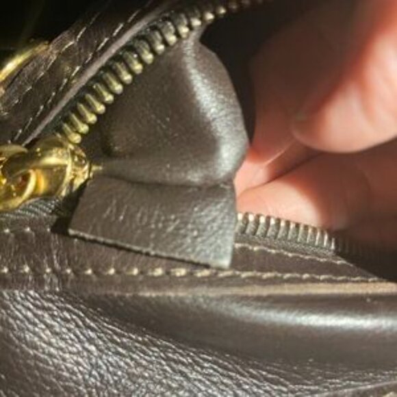 ❌Traded❌Louis Vuitton Brown and Gold Shoulder it crossbody Bag - Picture 14 of 15